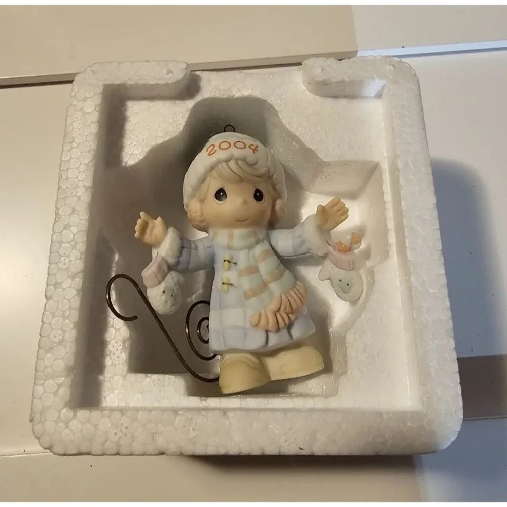 Precious Moments NIB S'mitten With The Christmas Spirit 2004 Ornament 117784 NEW